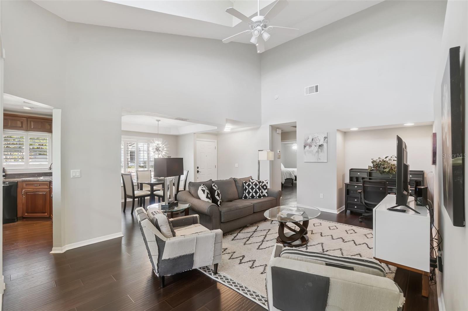 Image 12 of 52 For 100 Wimbledon Circle