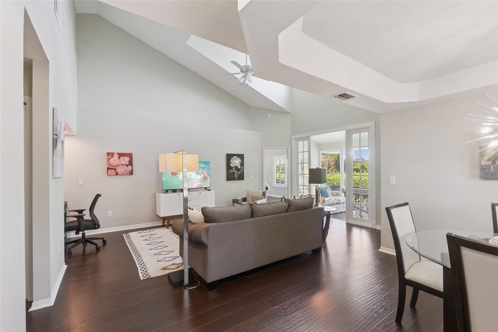 Image 14 of 52 For 100 Wimbledon Circle