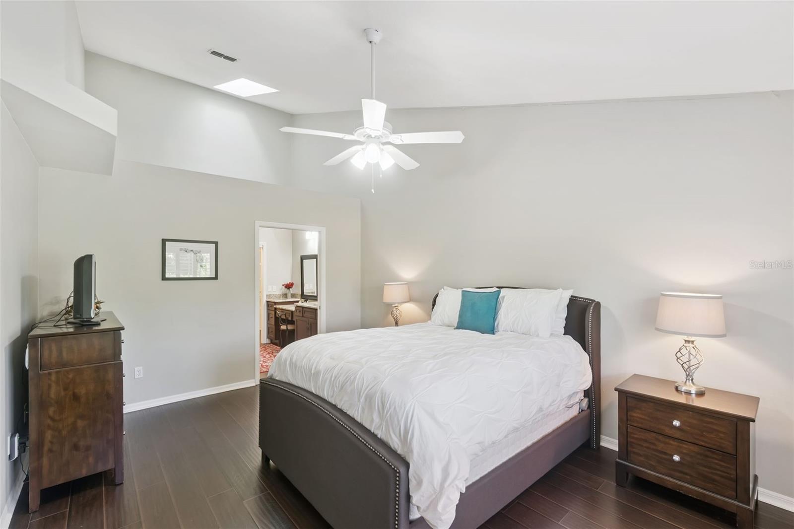 Image 22 of 52 For 100 Wimbledon Circle