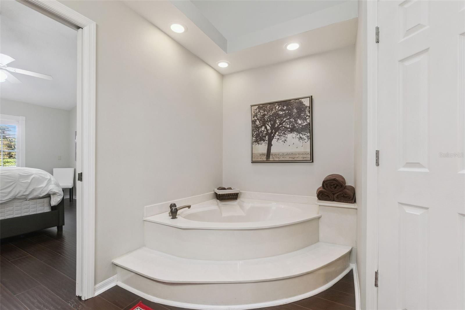 Image 25 of 52 For 100 Wimbledon Circle