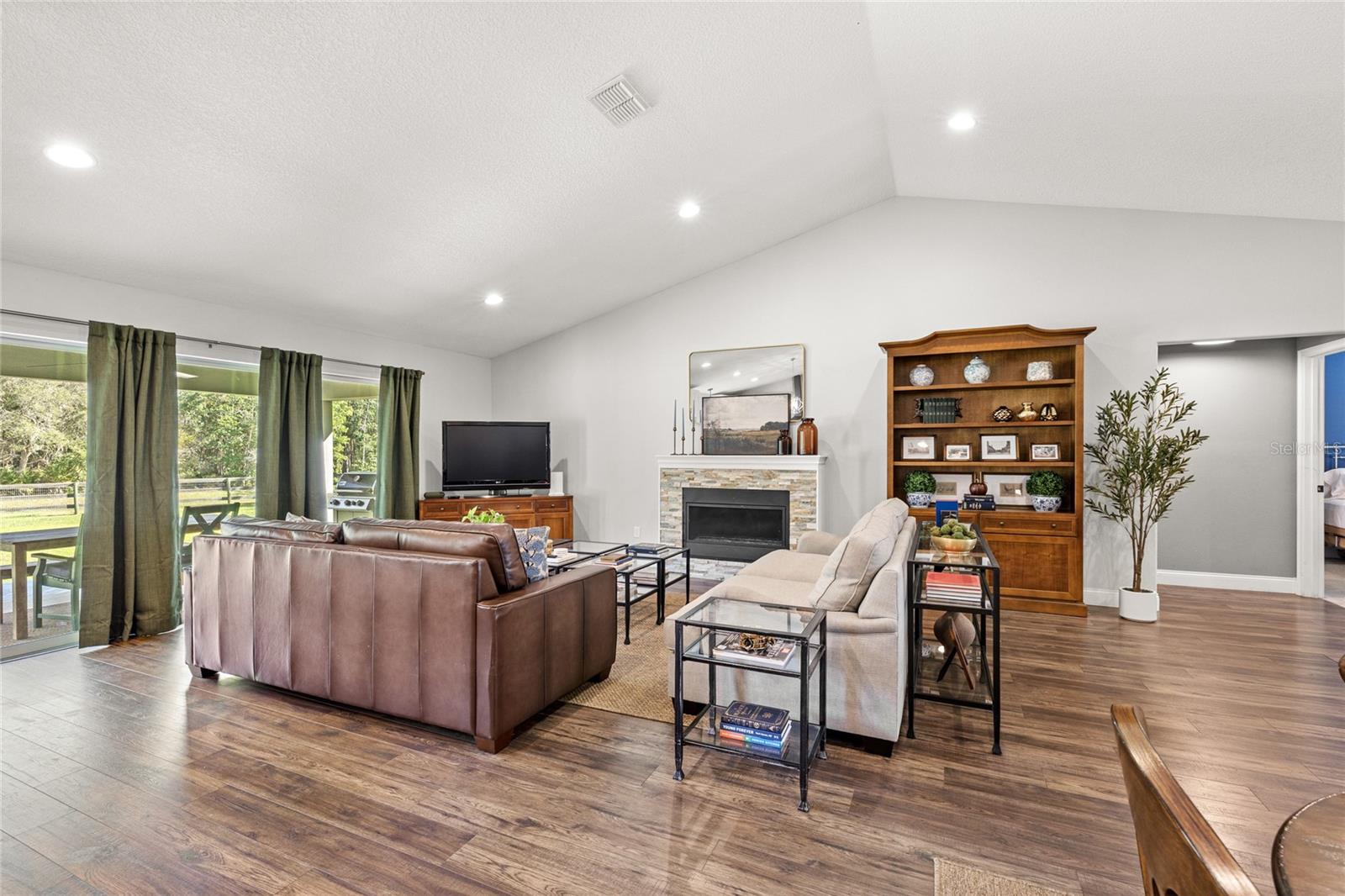 Image 15 of 53 For 22241 Deer Park Avenue