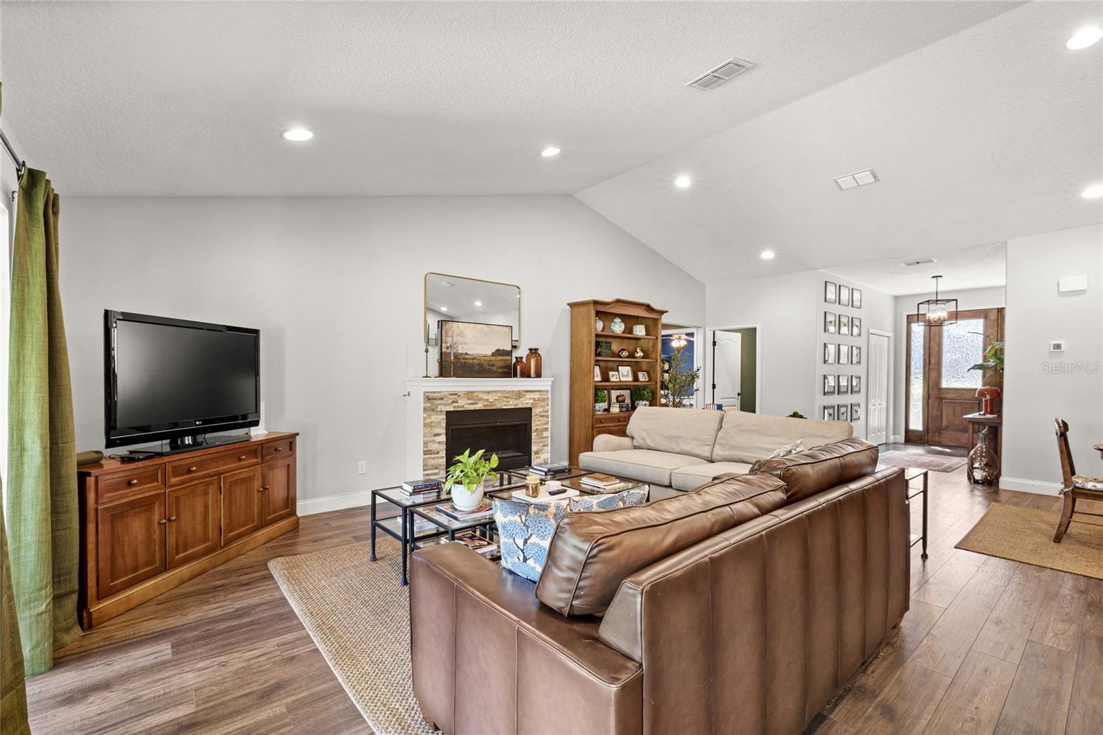 Image 16 of 53 For 22241 Deer Park Avenue