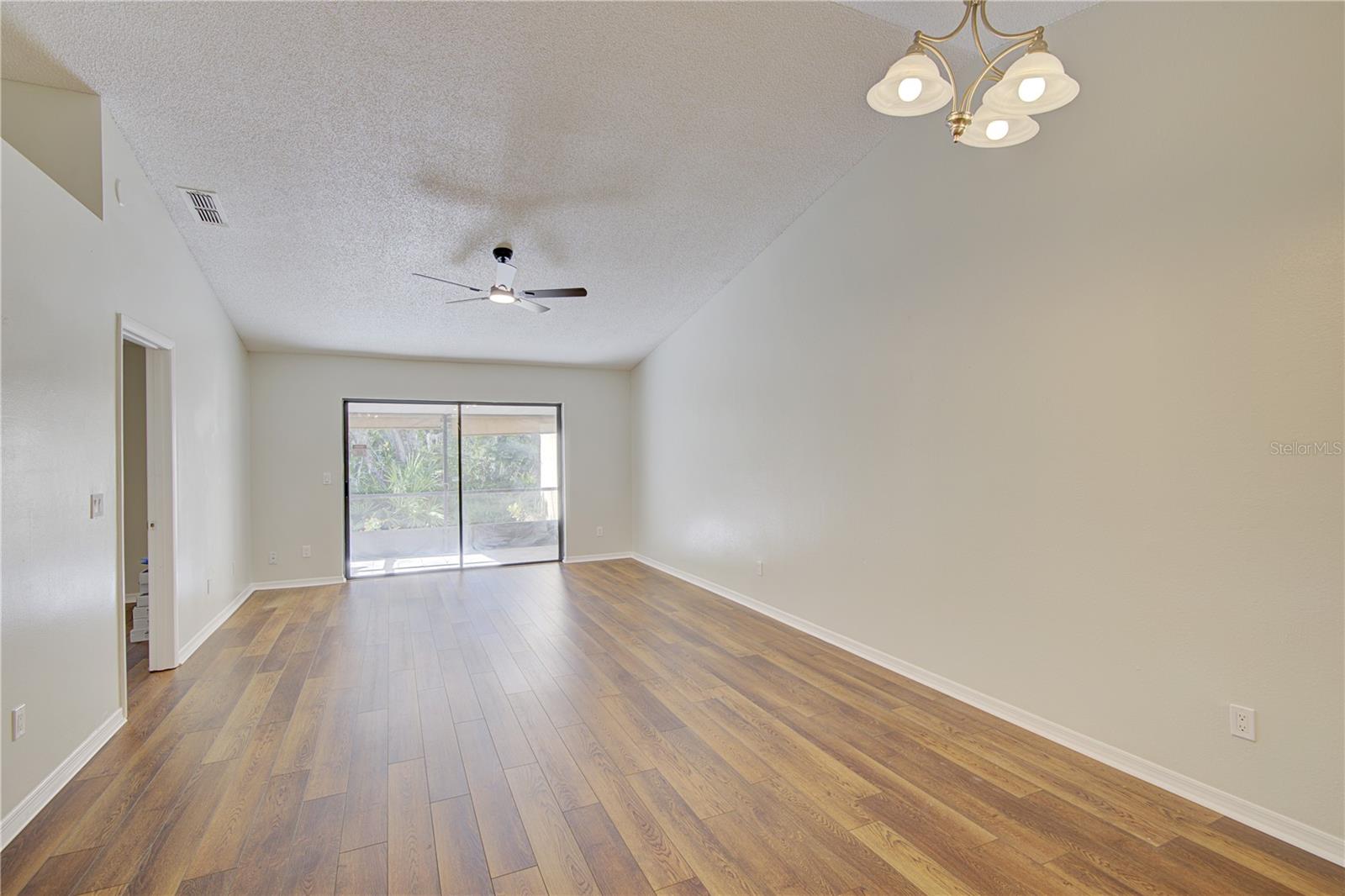 Image 14 of 33 For 506 Club Drive