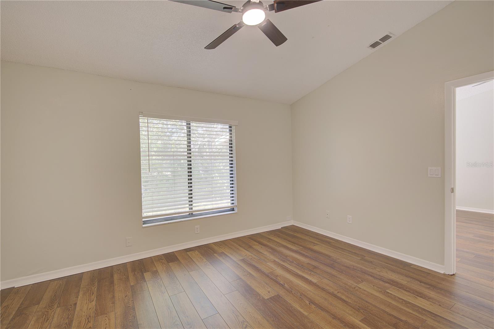 Image 18 of 33 For 506 Club Drive