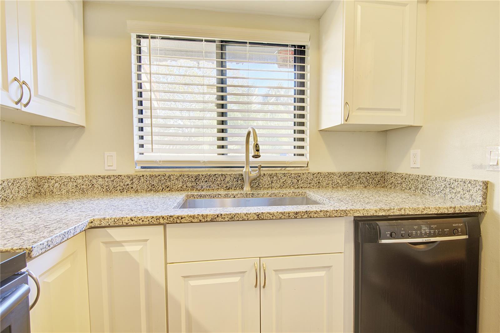 Image 8 of 33 For 506 Club Drive