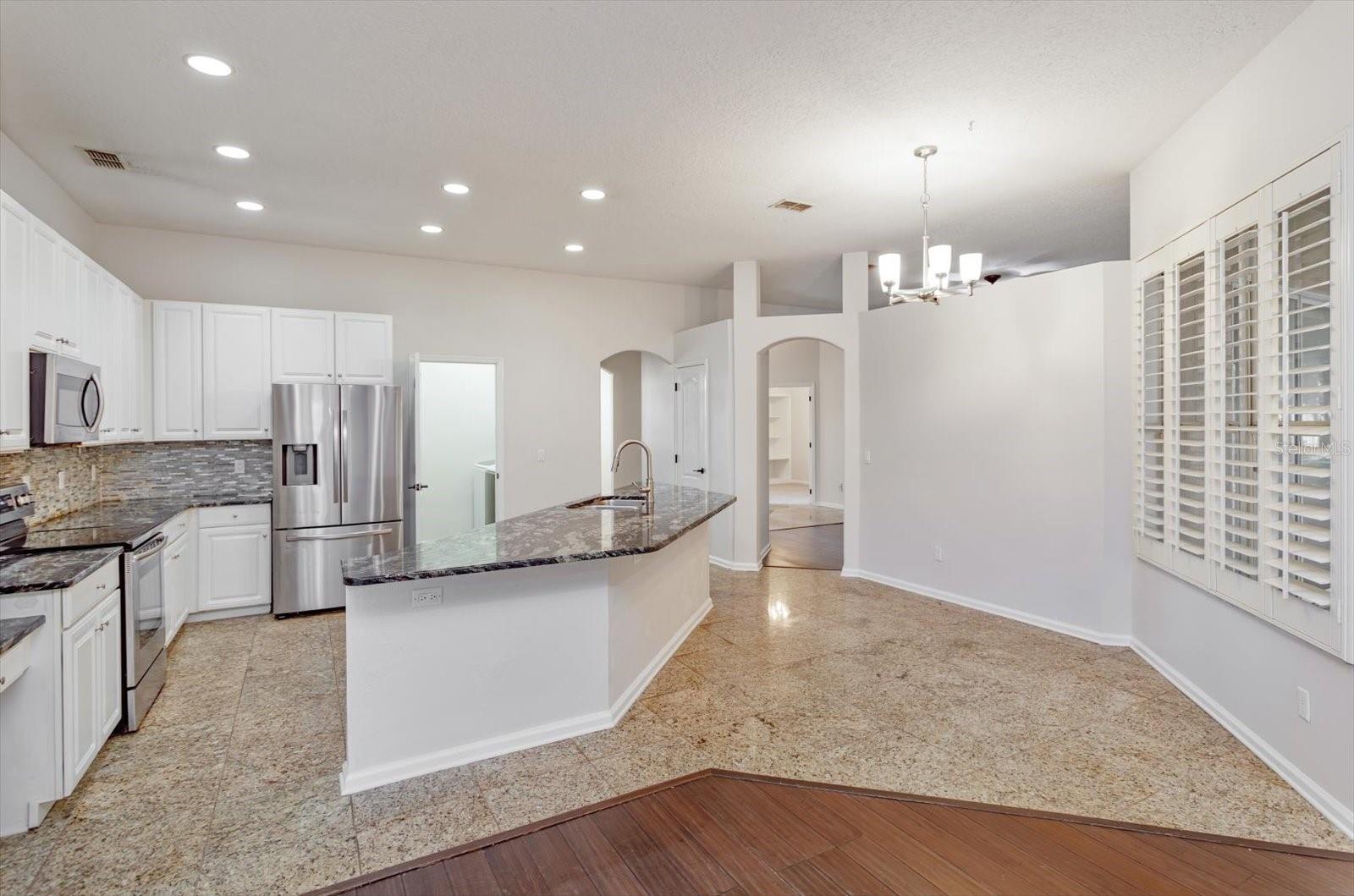 Image 11 of 39 For 590 Lake Coven Court