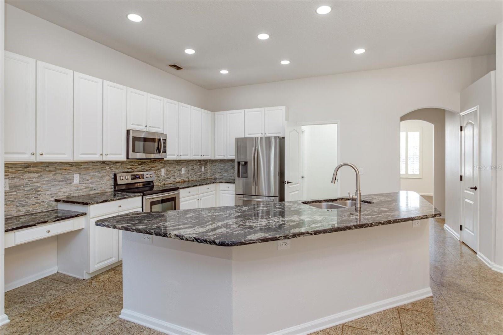 Image 12 of 39 For 590 Lake Coven Court