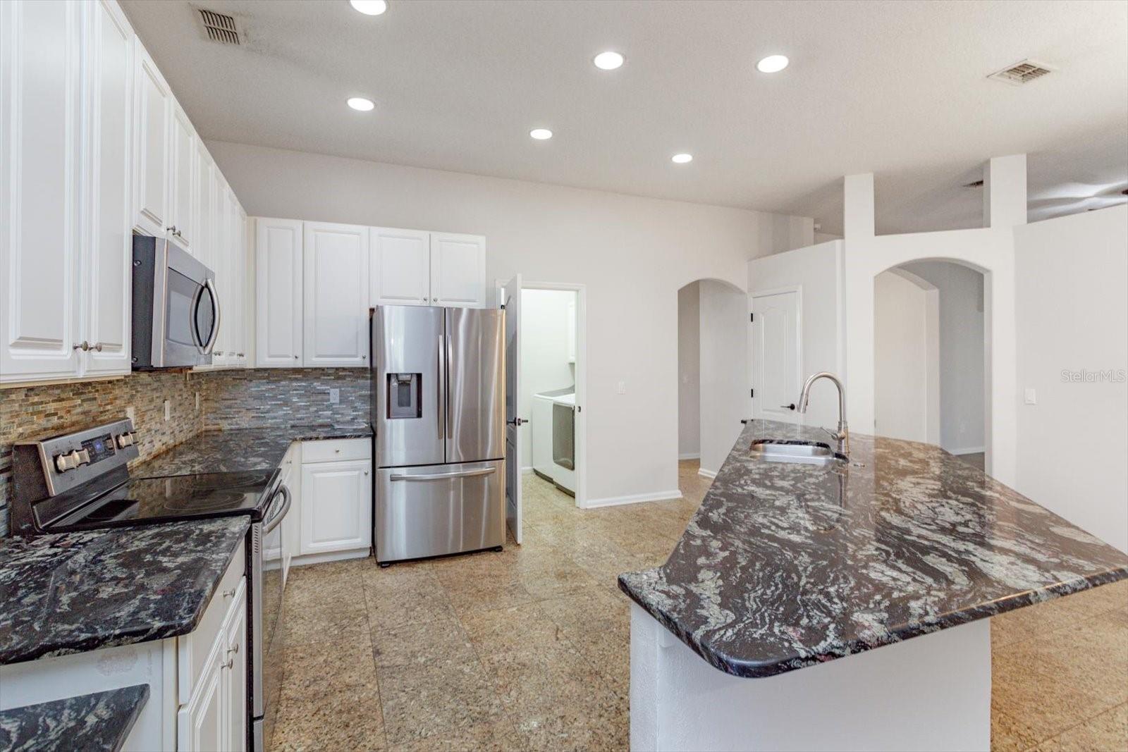 Image 13 of 39 For 590 Lake Coven Court