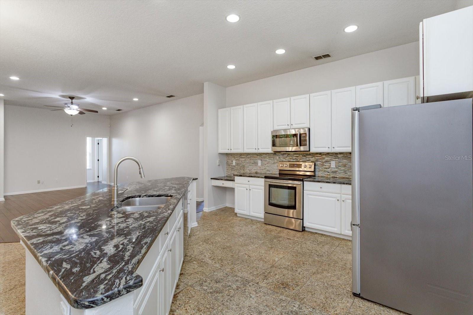 Image 14 of 39 For 590 Lake Coven Court