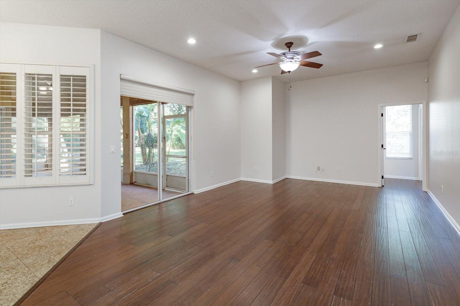 Image 17 of 39 For 590 Lake Coven Court