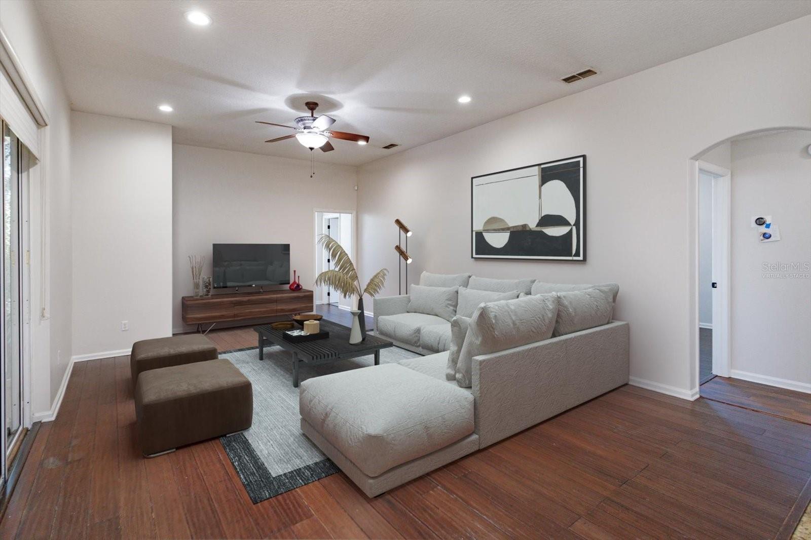 Image 18 of 39 For 590 Lake Coven Court