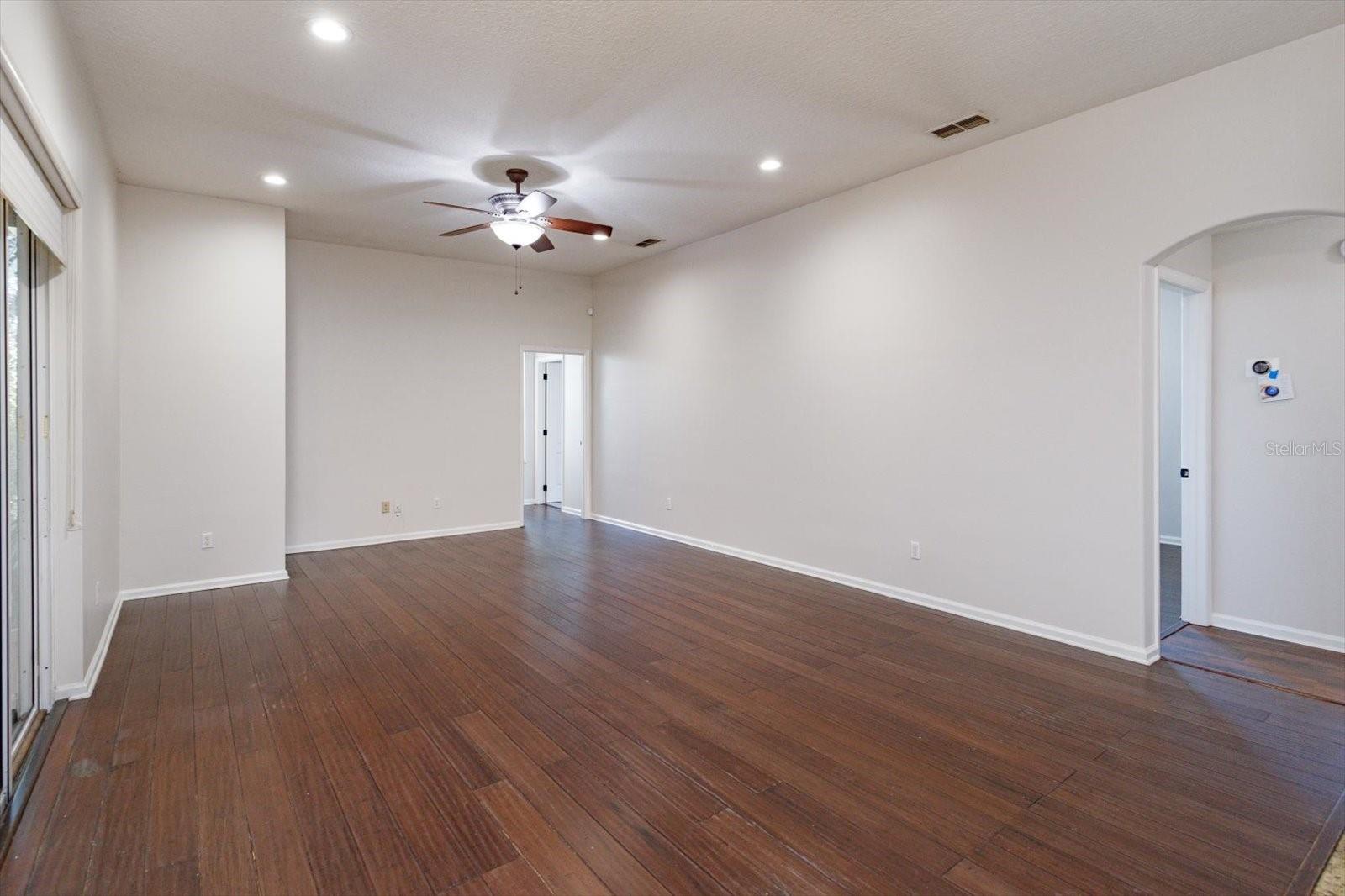 Image 19 of 39 For 590 Lake Coven Court