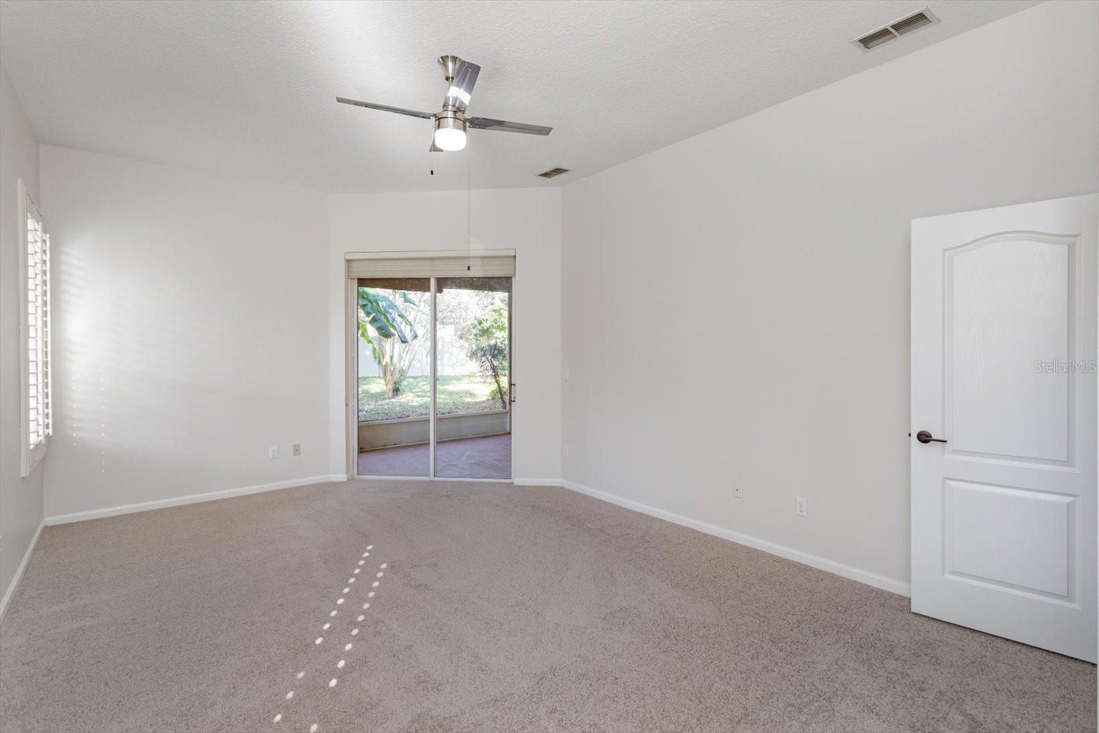 Image 23 of 39 For 590 Lake Coven Court