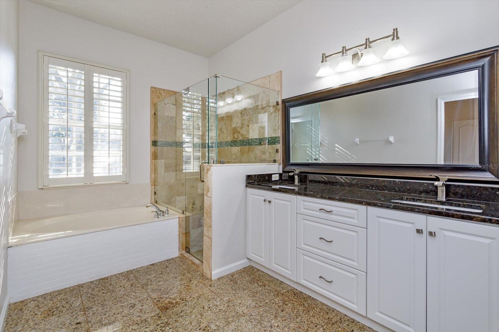 Image 25 of 39 For 590 Lake Coven Court