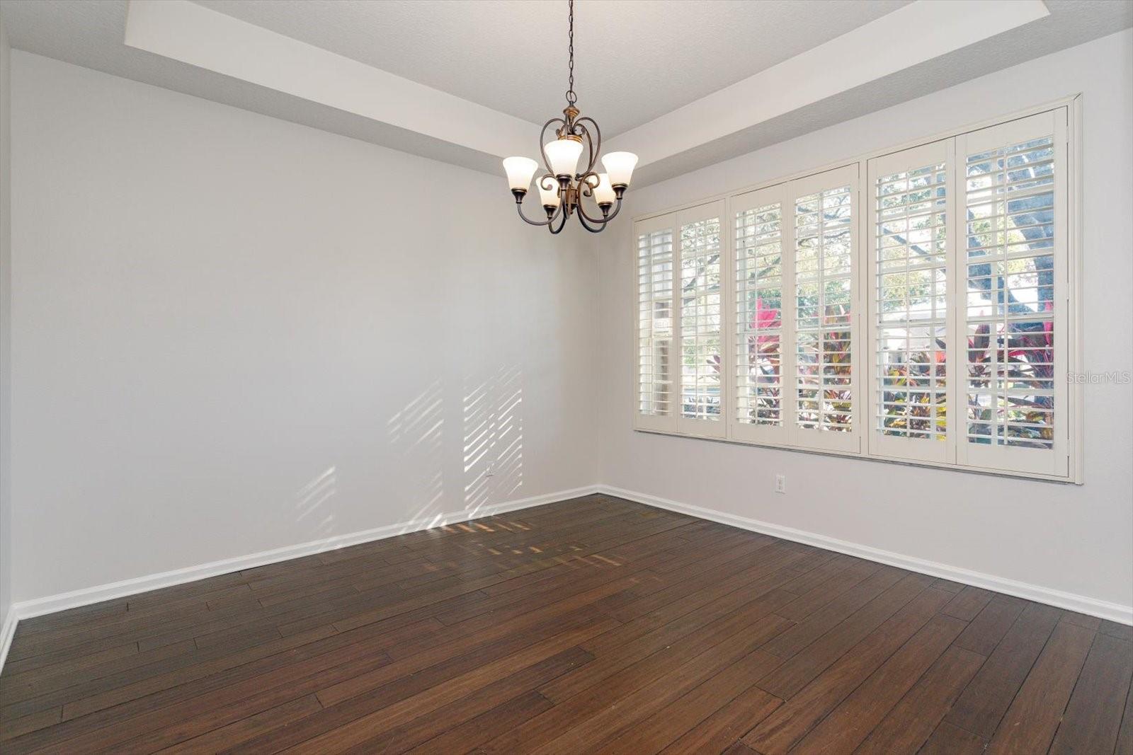 Image 6 of 39 For 590 Lake Coven Court