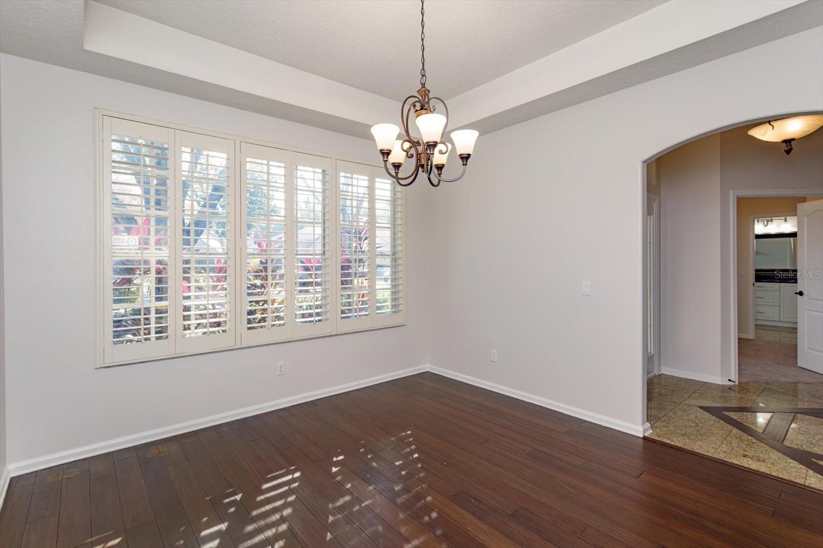 Image 7 of 39 For 590 Lake Coven Court