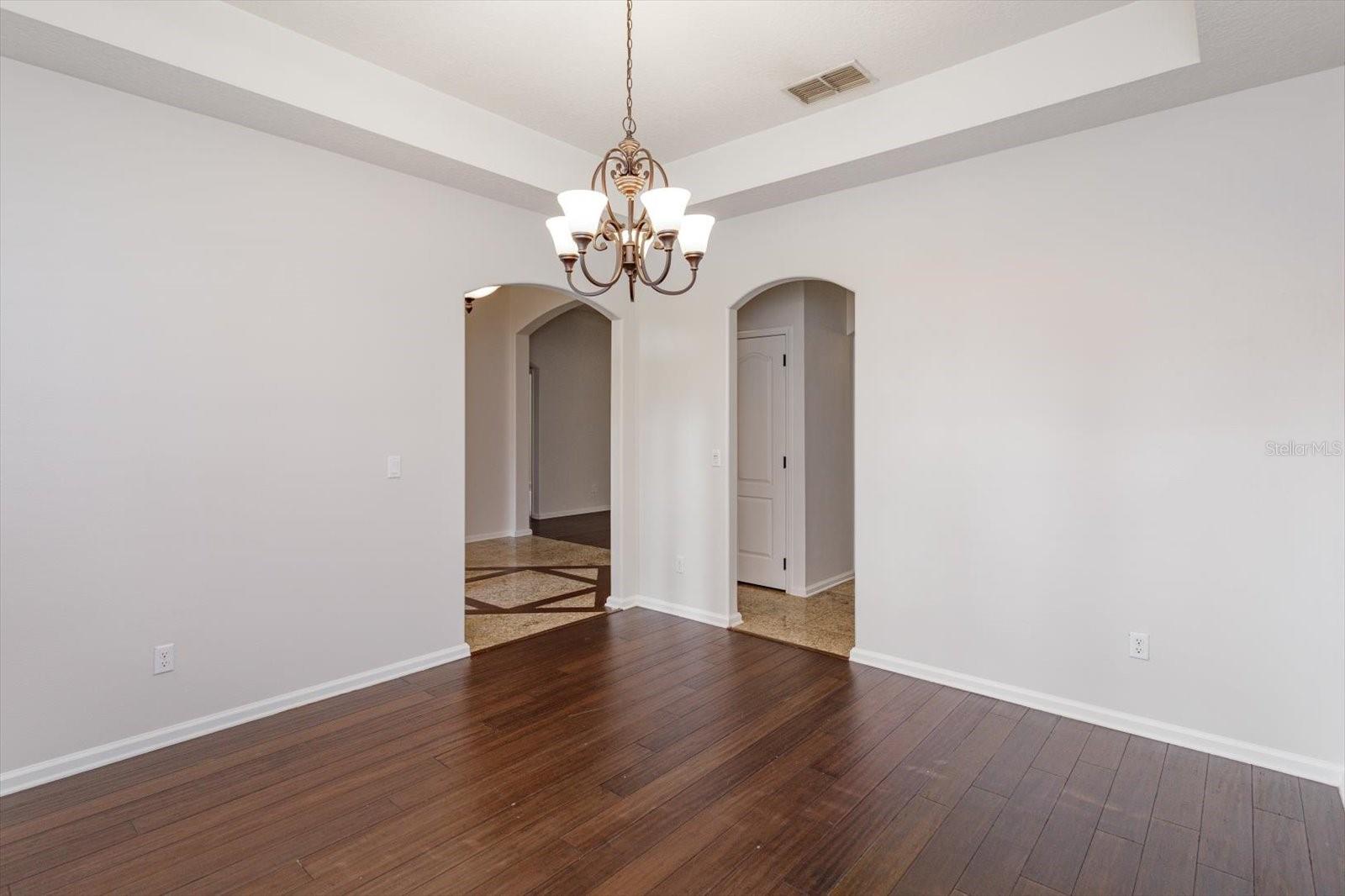 Image 8 of 39 For 590 Lake Coven Court