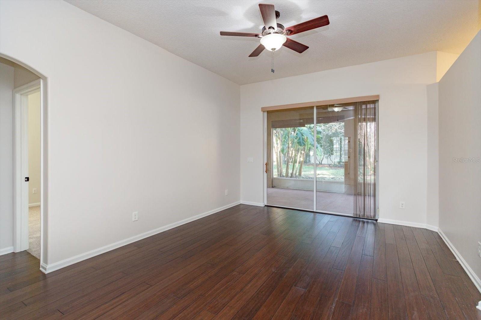 Image 9 of 39 For 590 Lake Coven Court