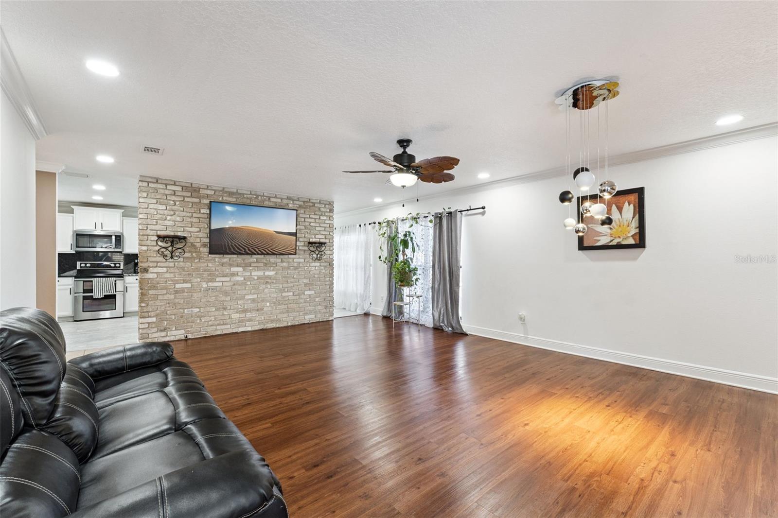 Image 3 of 24 For 831 Nana Avenue