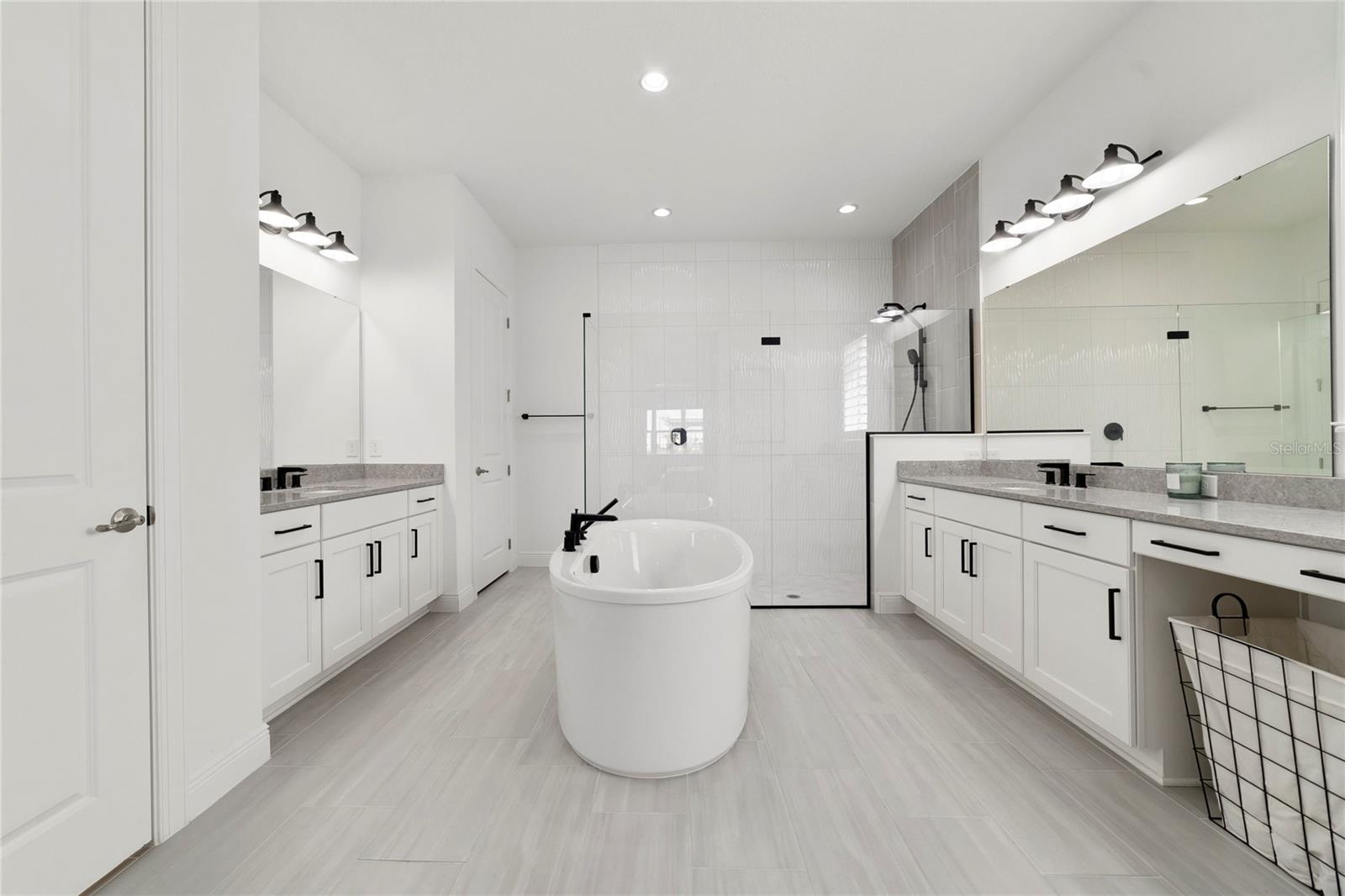 Image 28 of 66 For 9652 English Laurel Court