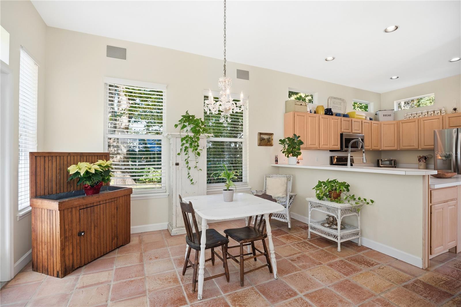 Image 11 of 50 For 416 Magnolia Street