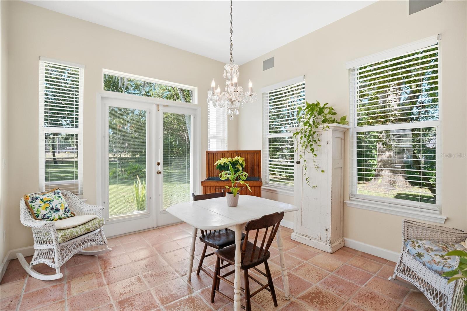 Image 12 of 50 For 416 Magnolia Street