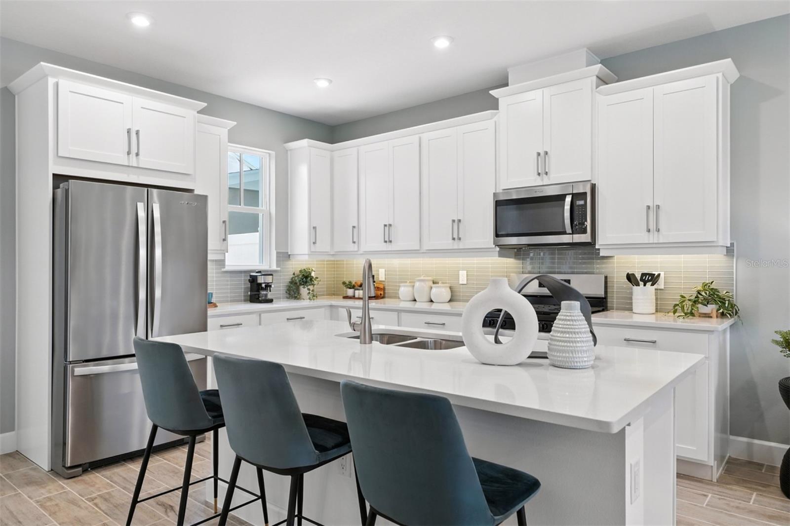 Image 9 of 31 For 1937 Seawall Way