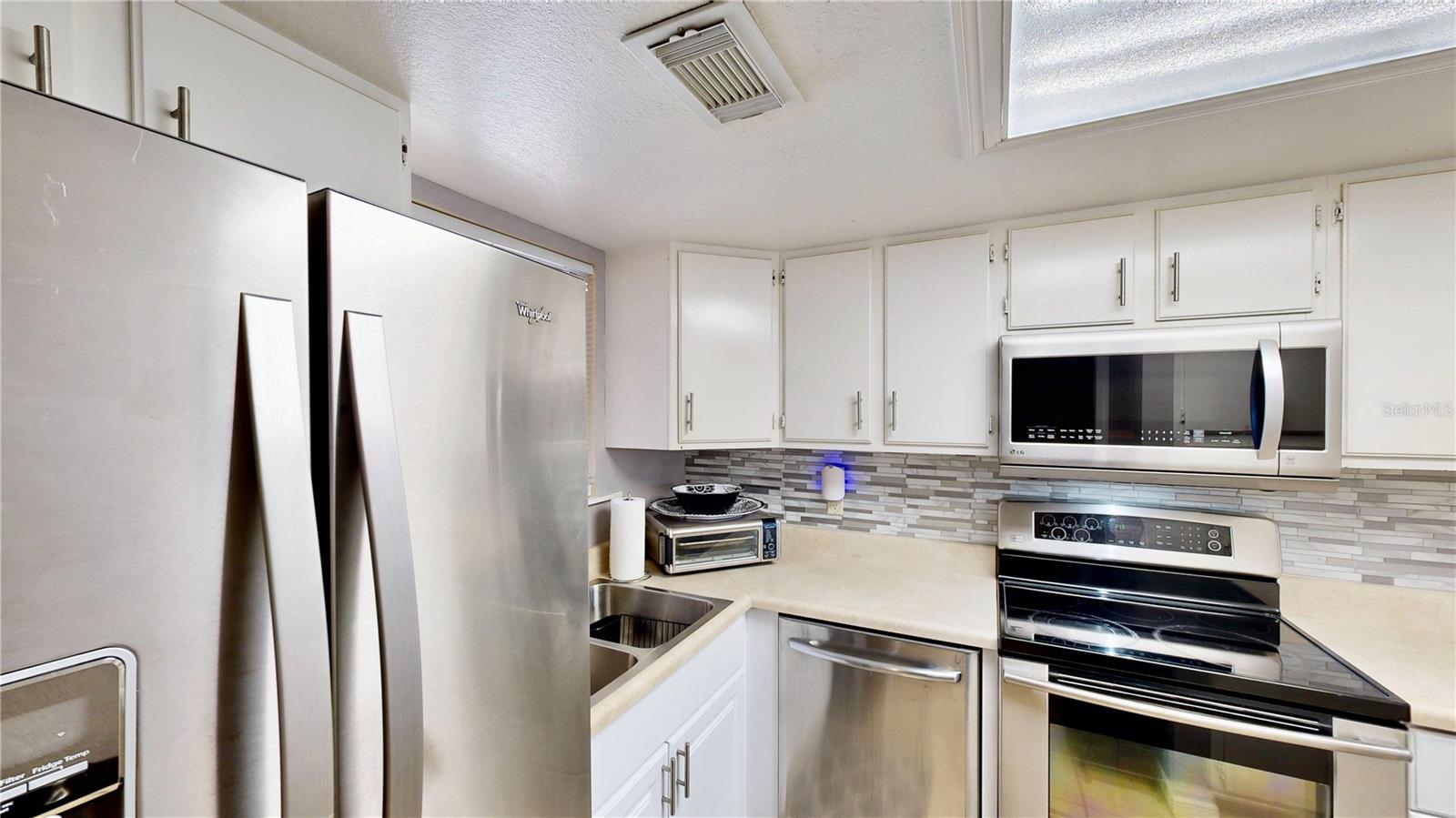 Image 19 of 35 For 623 Saint Johns Court 623