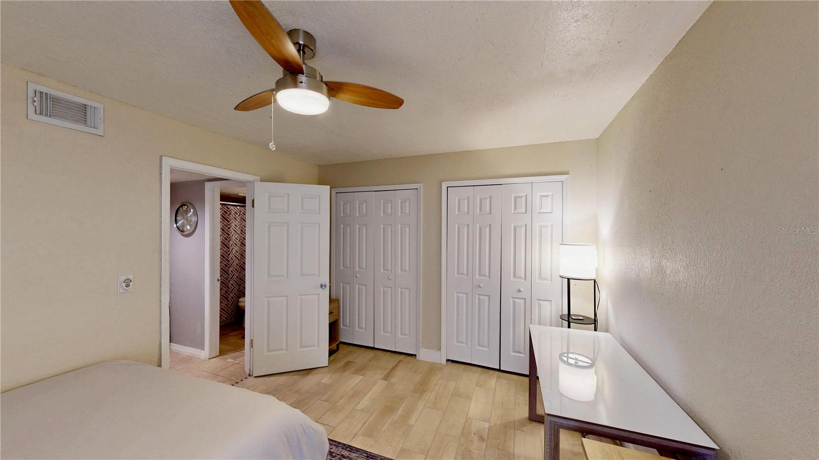 Image 21 of 35 For 623 Saint Johns Court 623