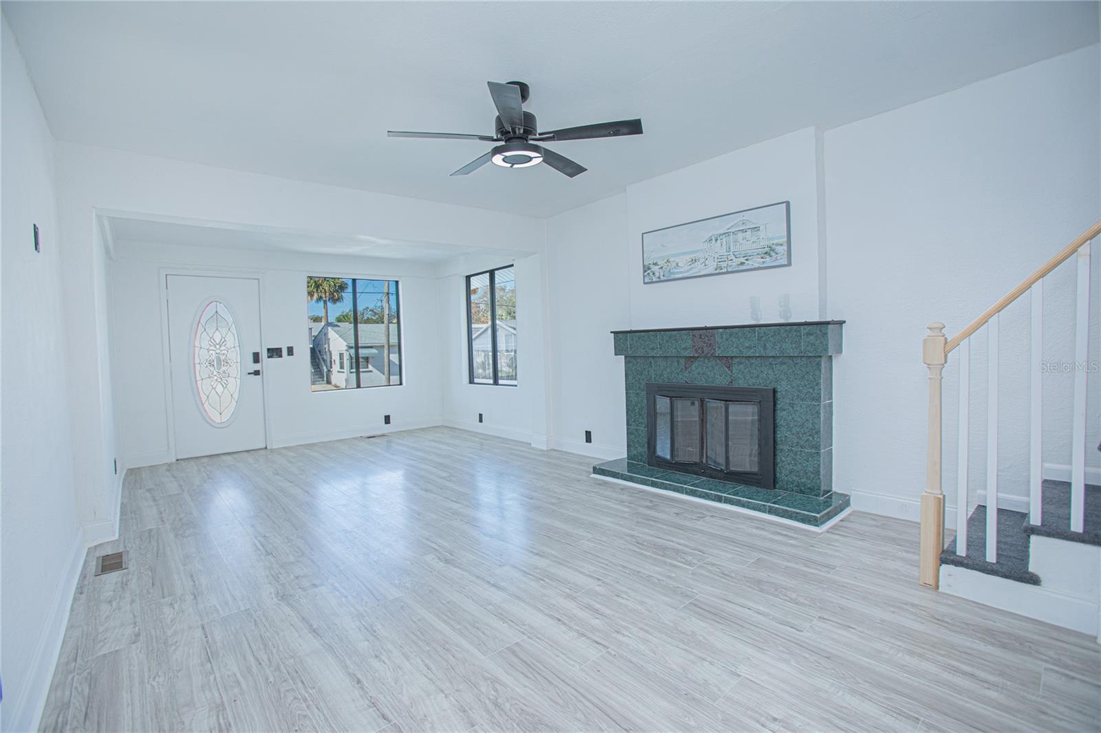 Image 10 of 43 For 207 Oleander Avenue