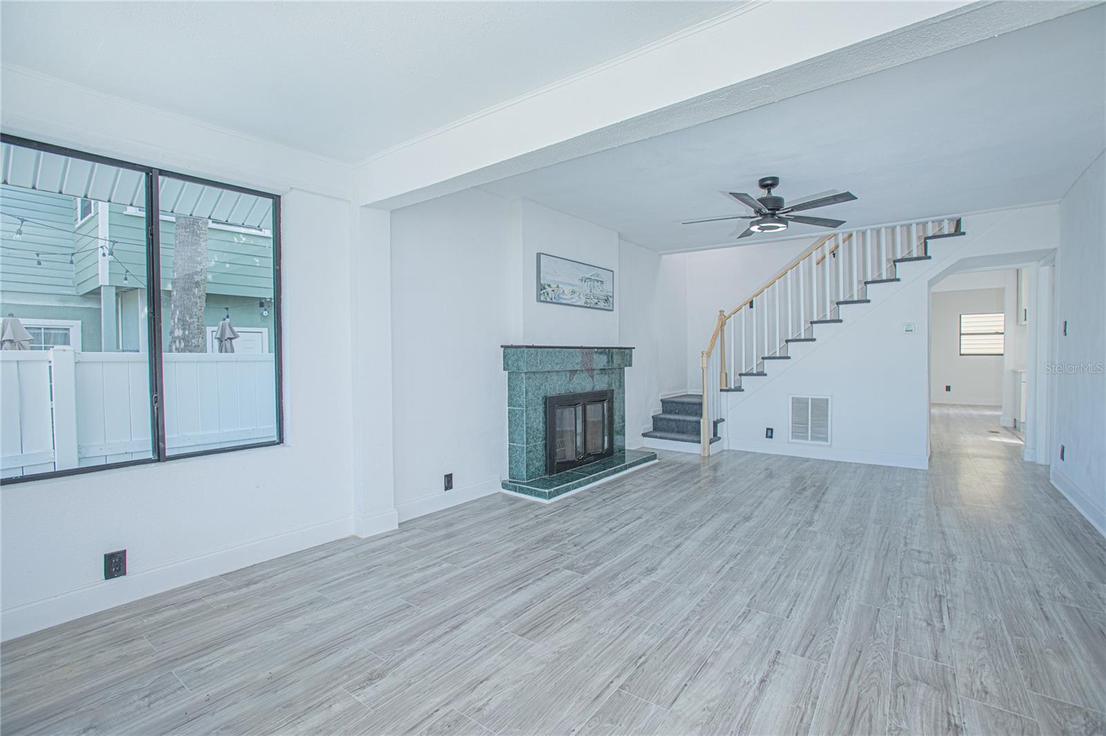 Image 11 of 43 For 207 Oleander Avenue