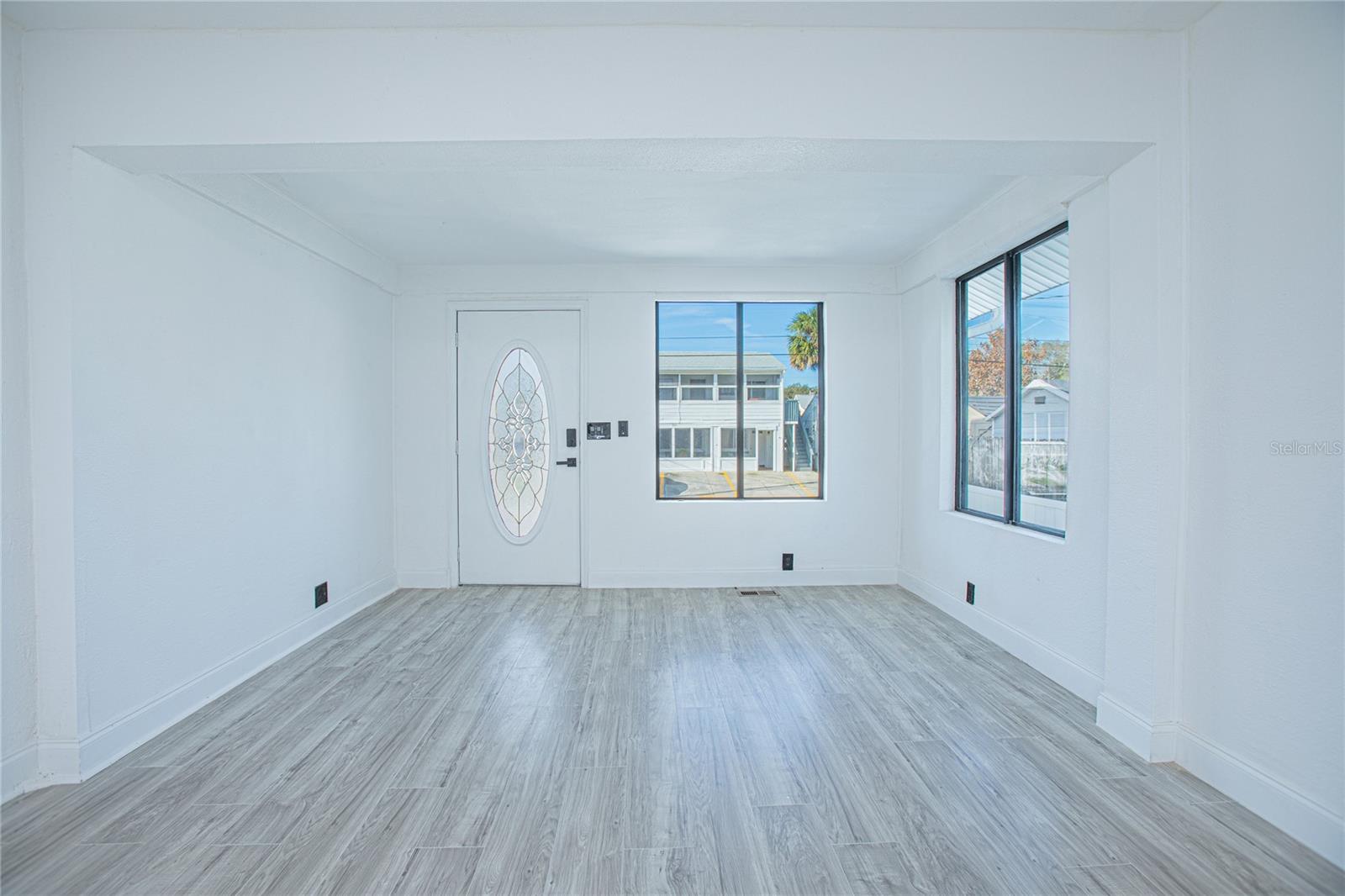 Image 12 of 43 For 207 Oleander Avenue