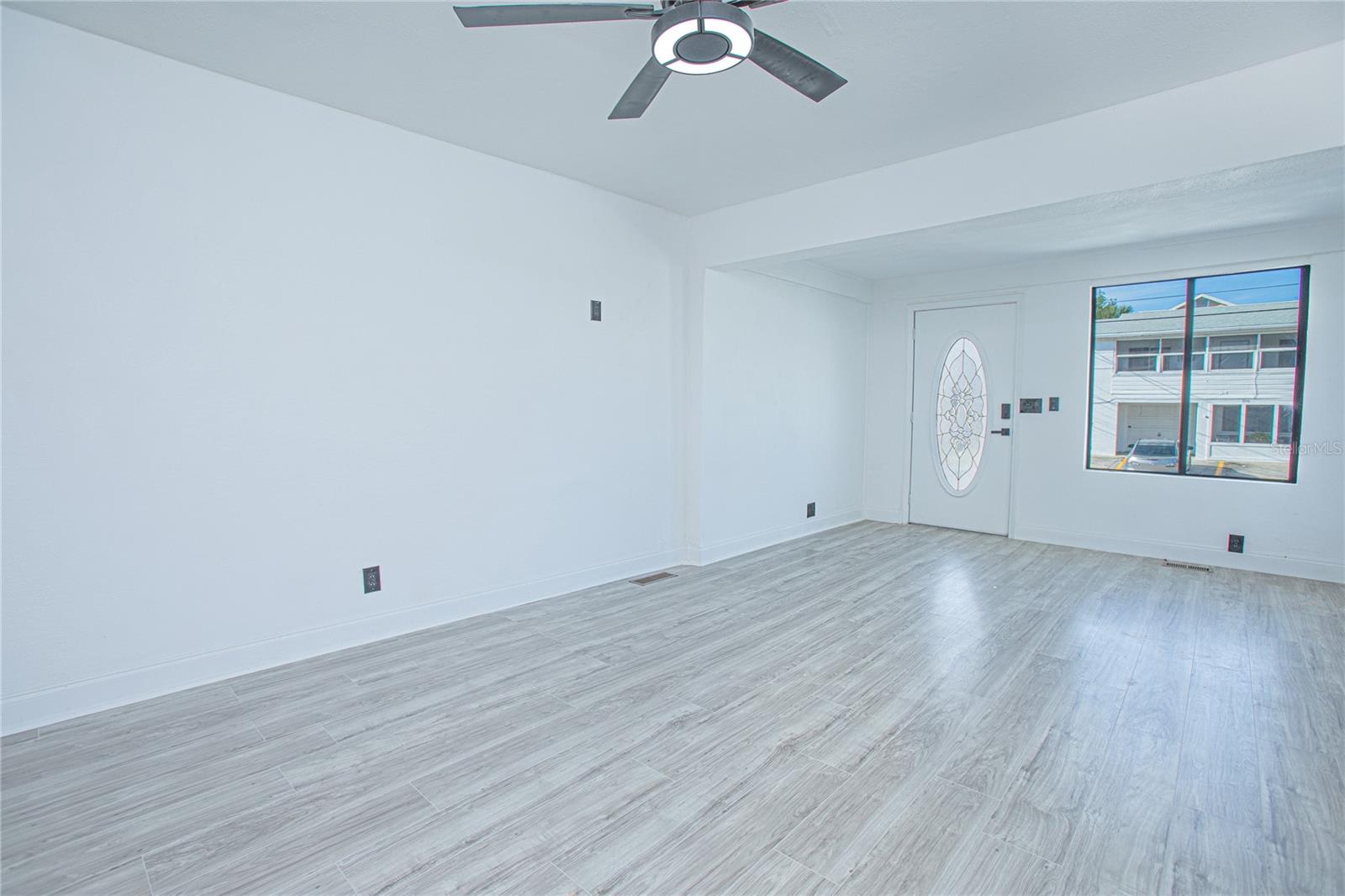 Image 14 of 43 For 207 Oleander Avenue