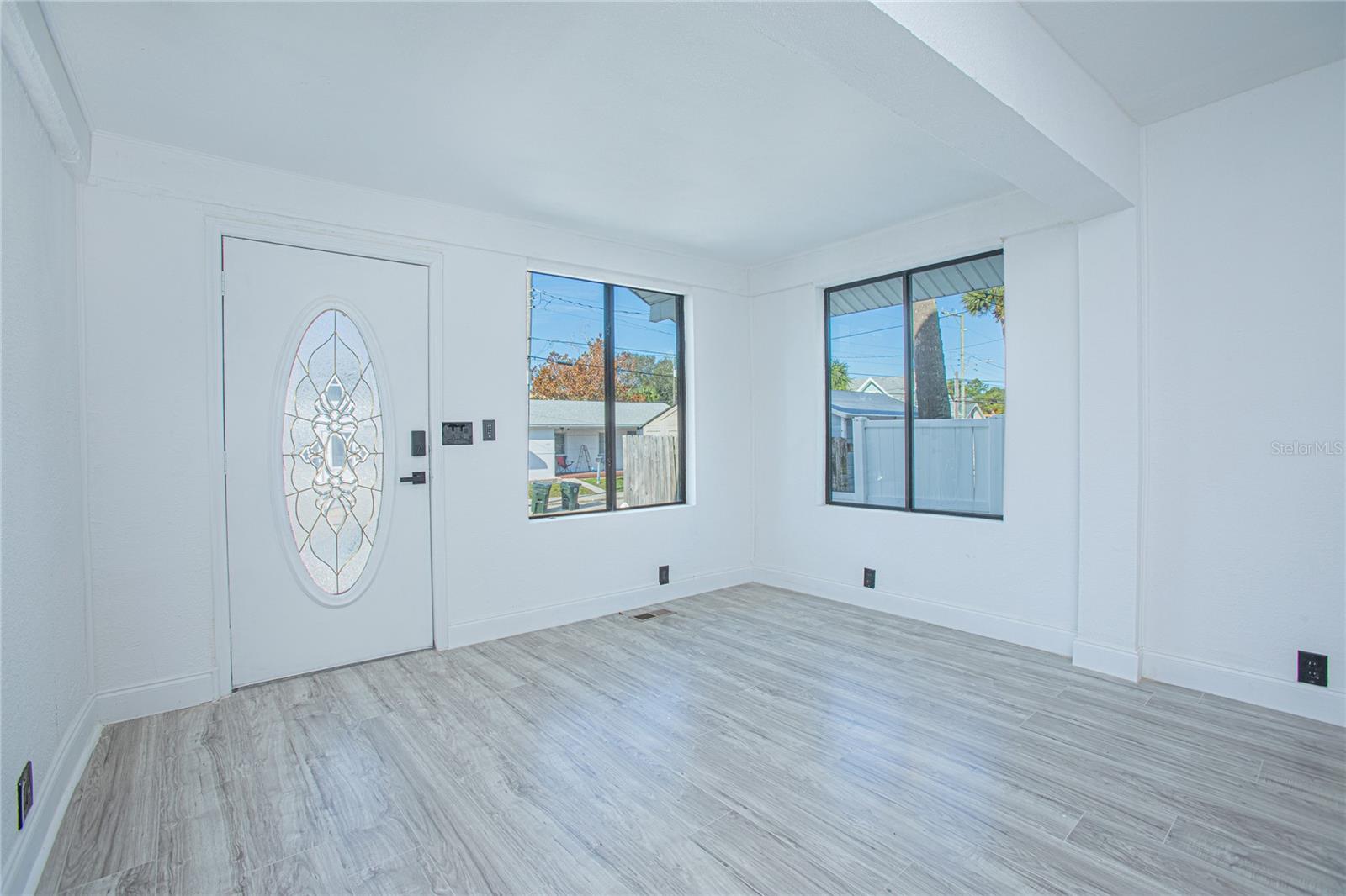 Image 15 of 43 For 207 Oleander Avenue