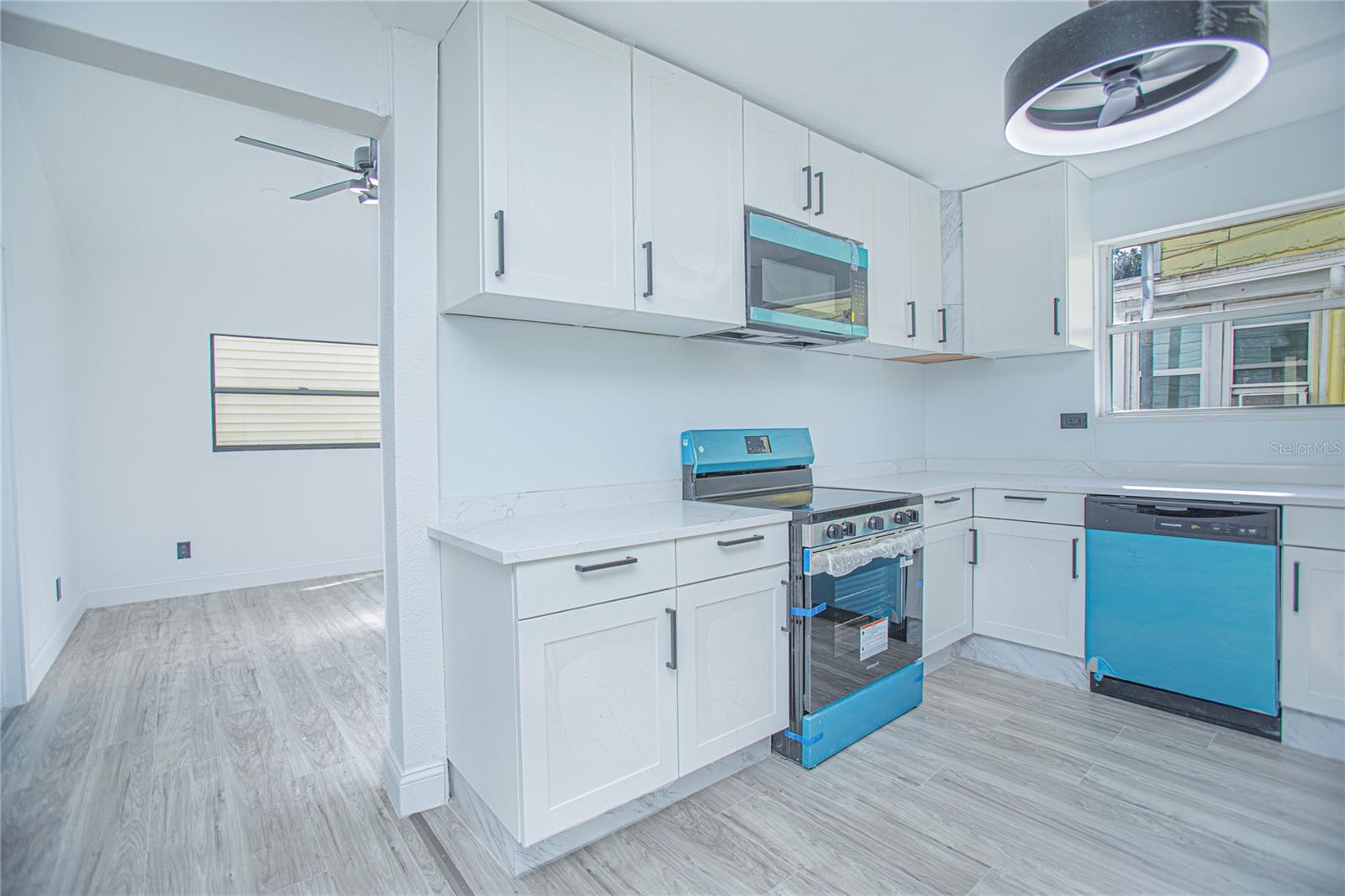 Image 17 of 43 For 207 Oleander Avenue