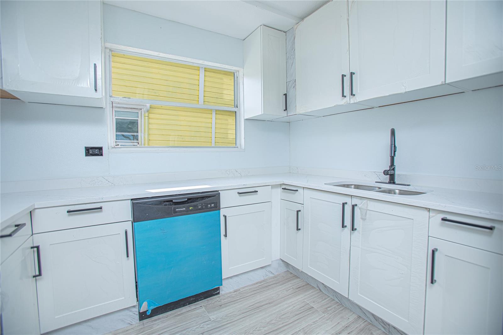 Image 18 of 43 For 207 Oleander Avenue