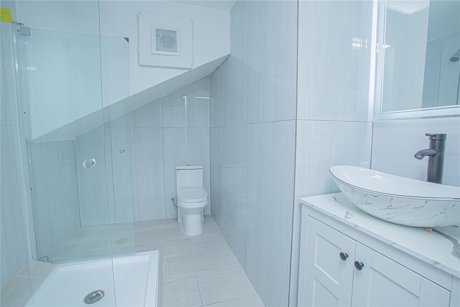 Image 21 of 43 For 207 Oleander Avenue