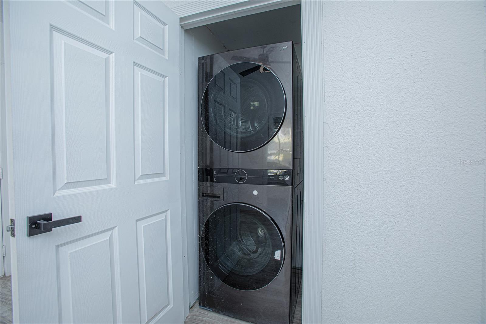 Image 22 of 43 For 207 Oleander Avenue