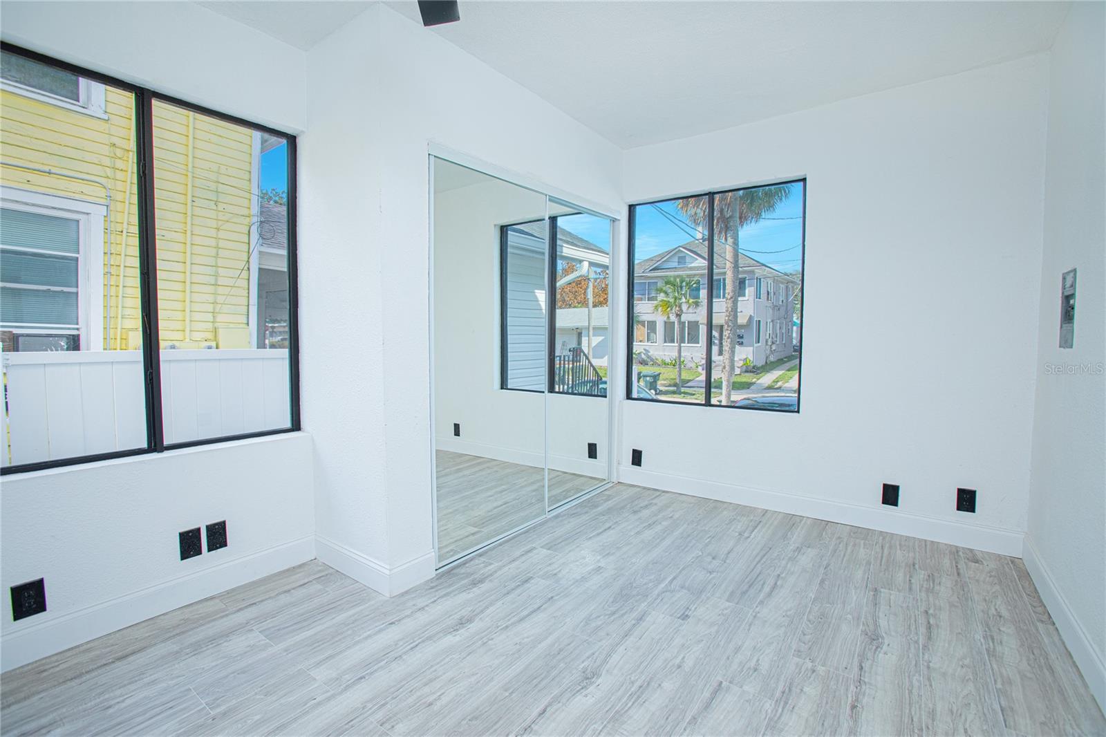 Image 24 of 43 For 207 Oleander Avenue