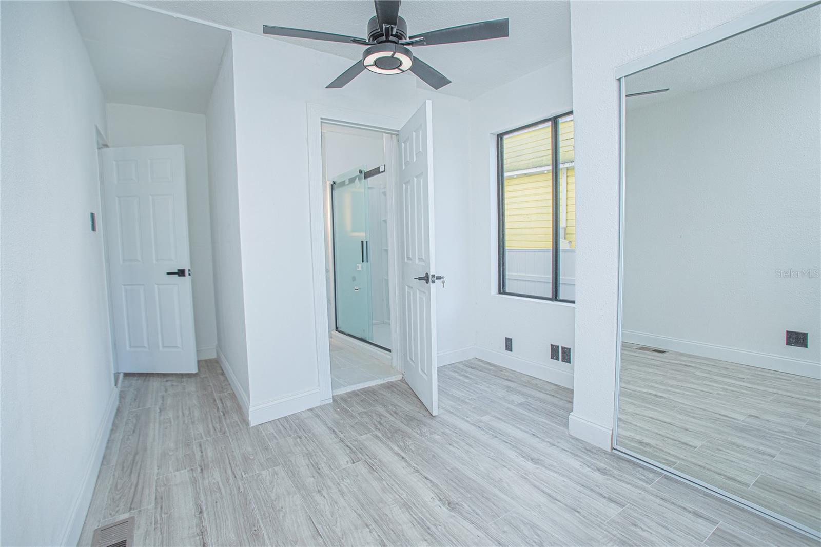 Image 25 of 43 For 207 Oleander Avenue