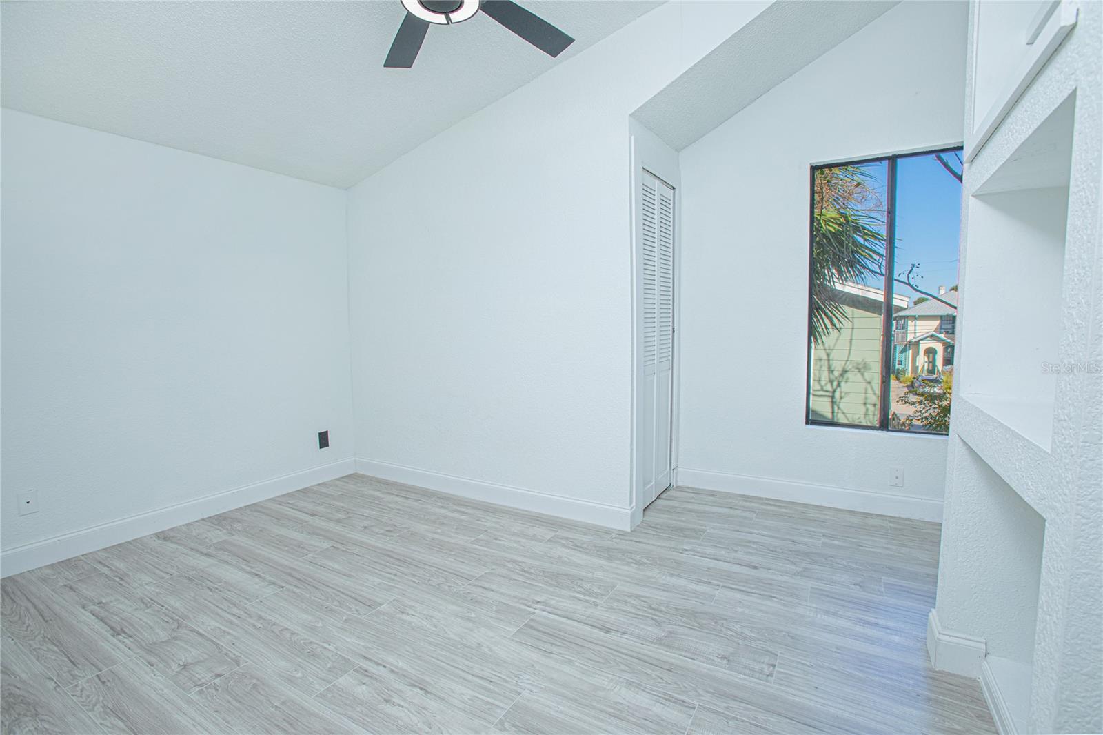 Image 29 of 43 For 207 Oleander Avenue