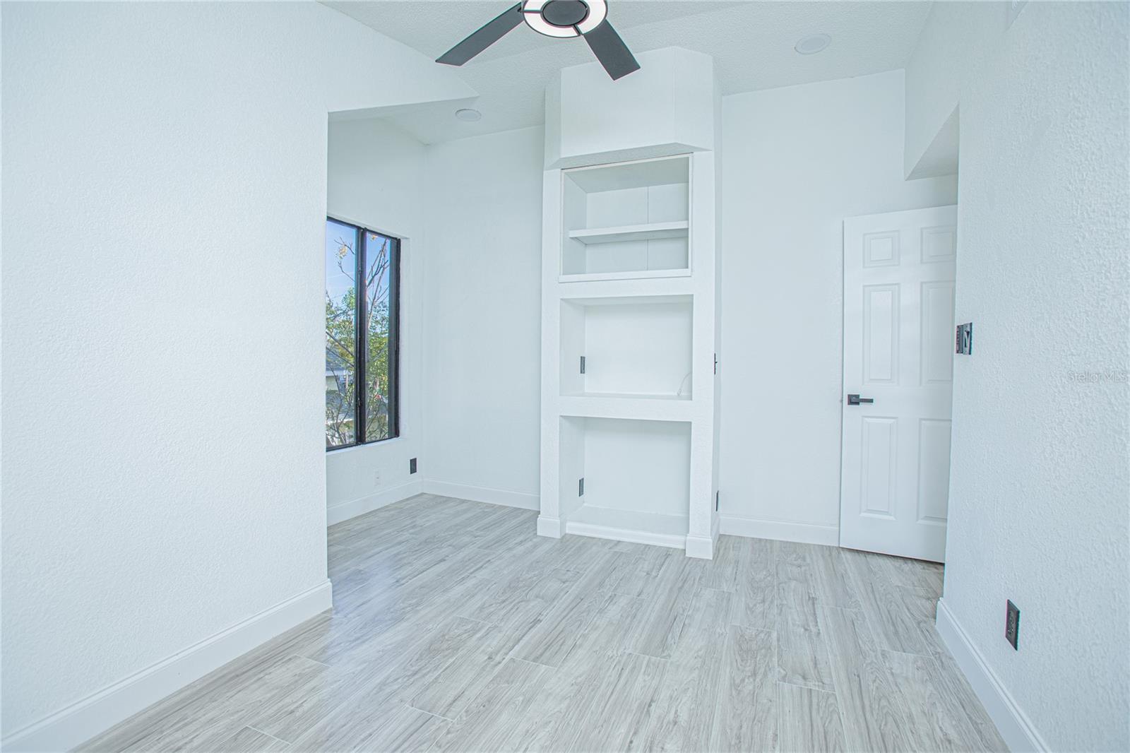 Image 30 of 43 For 207 Oleander Avenue