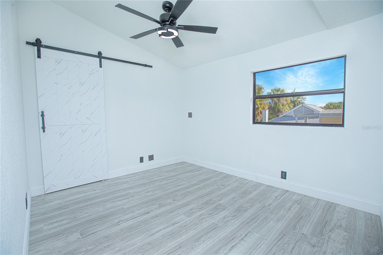 Image 33 of 43 For 207 Oleander Avenue