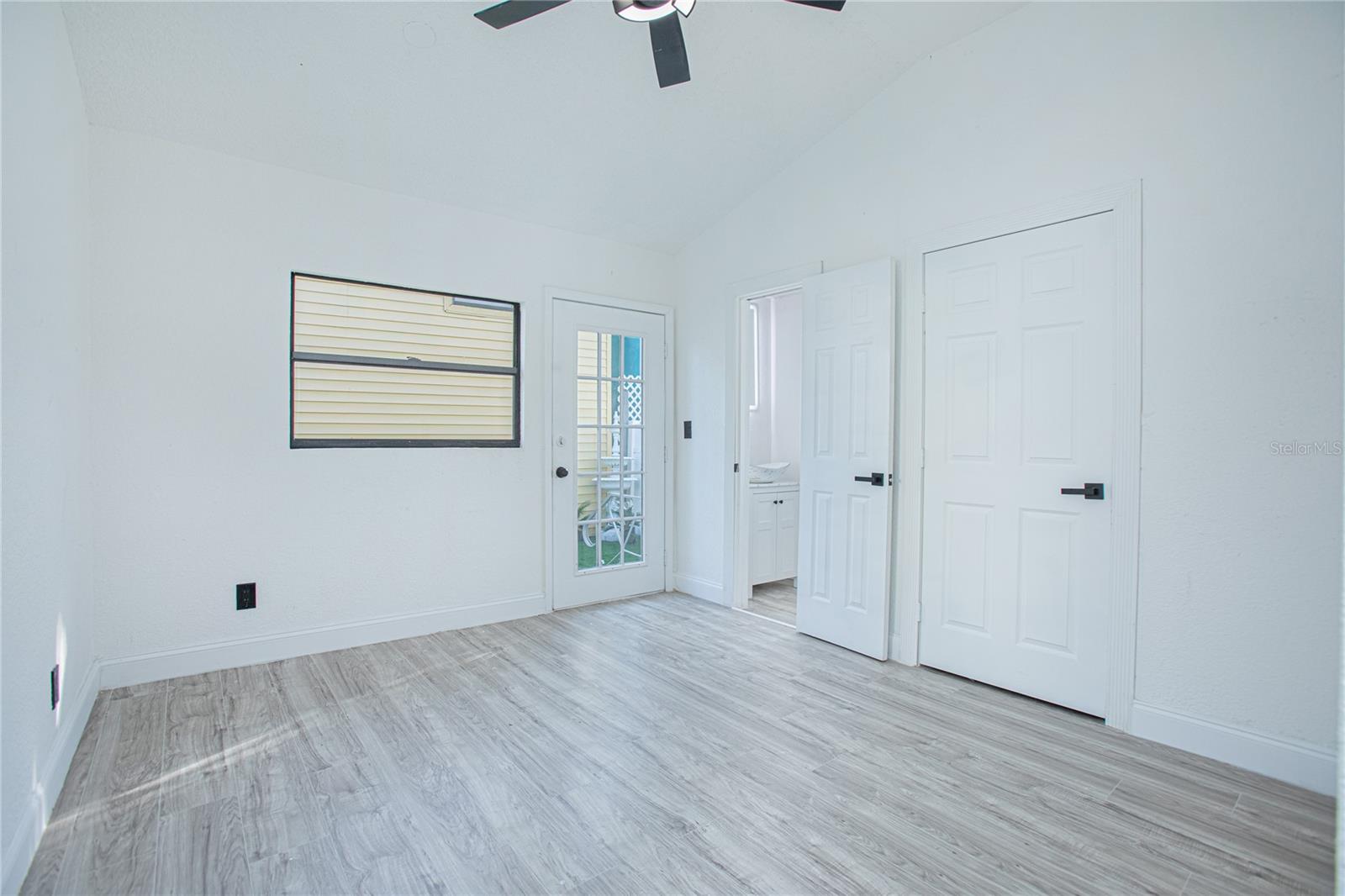 Image 34 of 43 For 207 Oleander Avenue