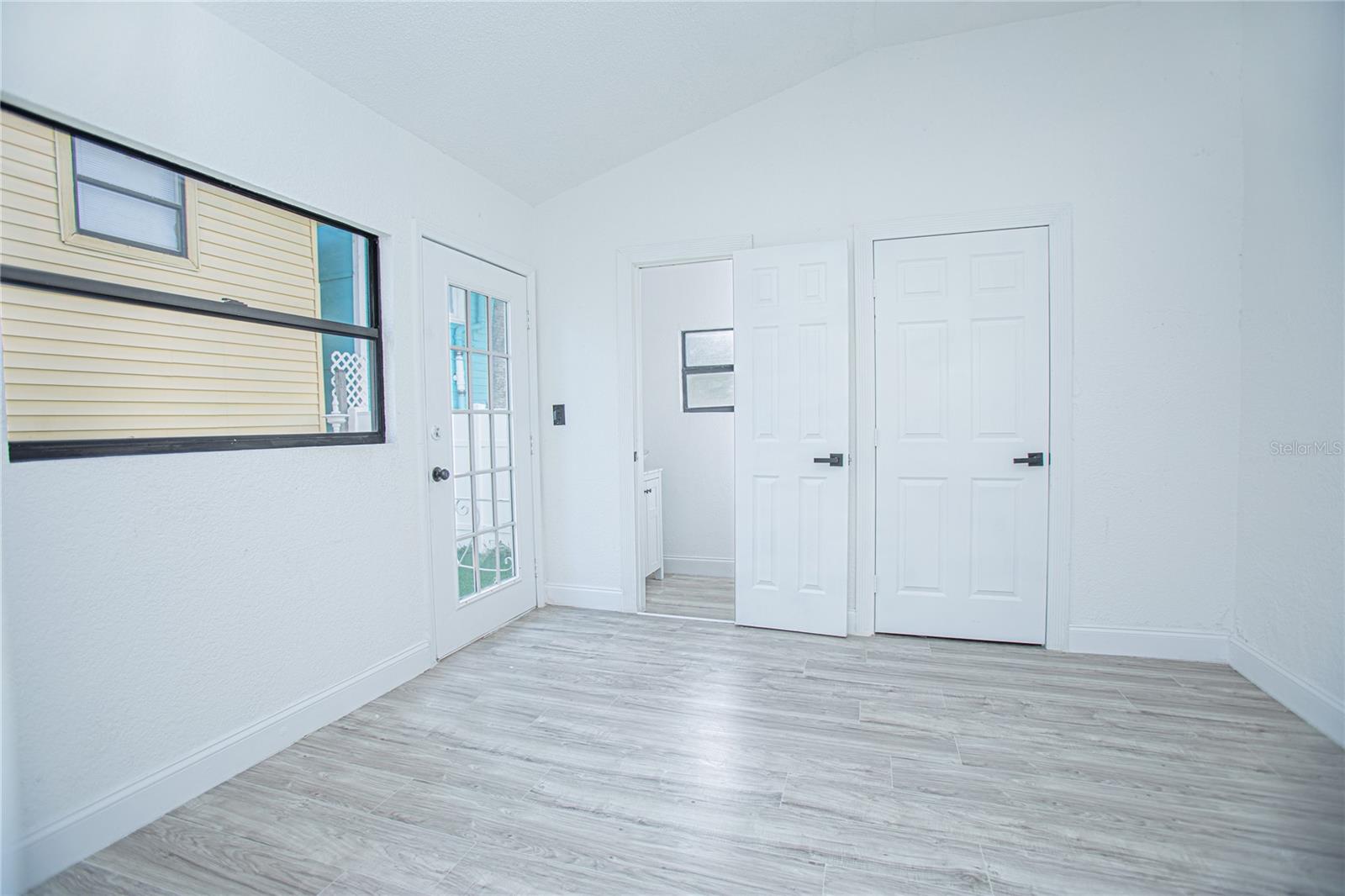 Image 35 of 43 For 207 Oleander Avenue