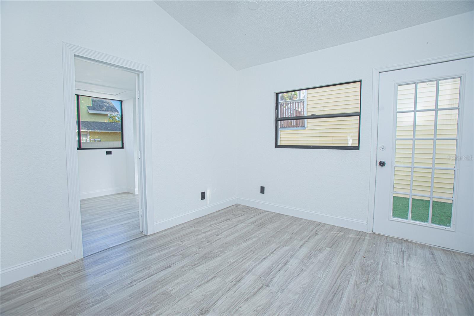 Image 37 of 43 For 207 Oleander Avenue