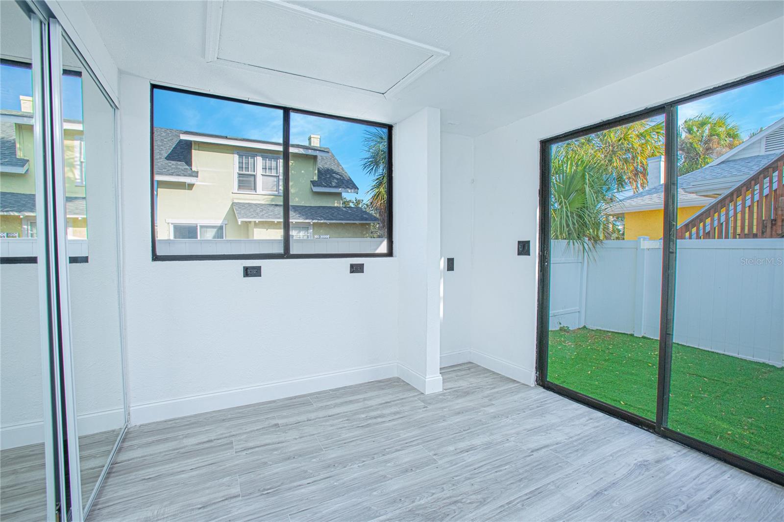 Image 38 of 43 For 207 Oleander Avenue