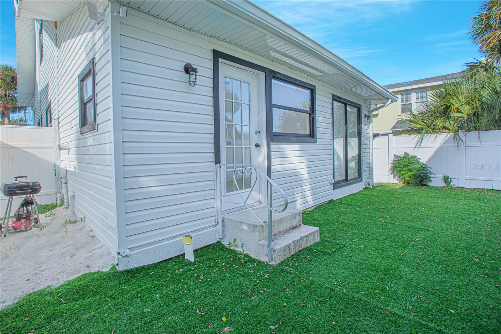 Image 41 of 43 For 207 Oleander Avenue