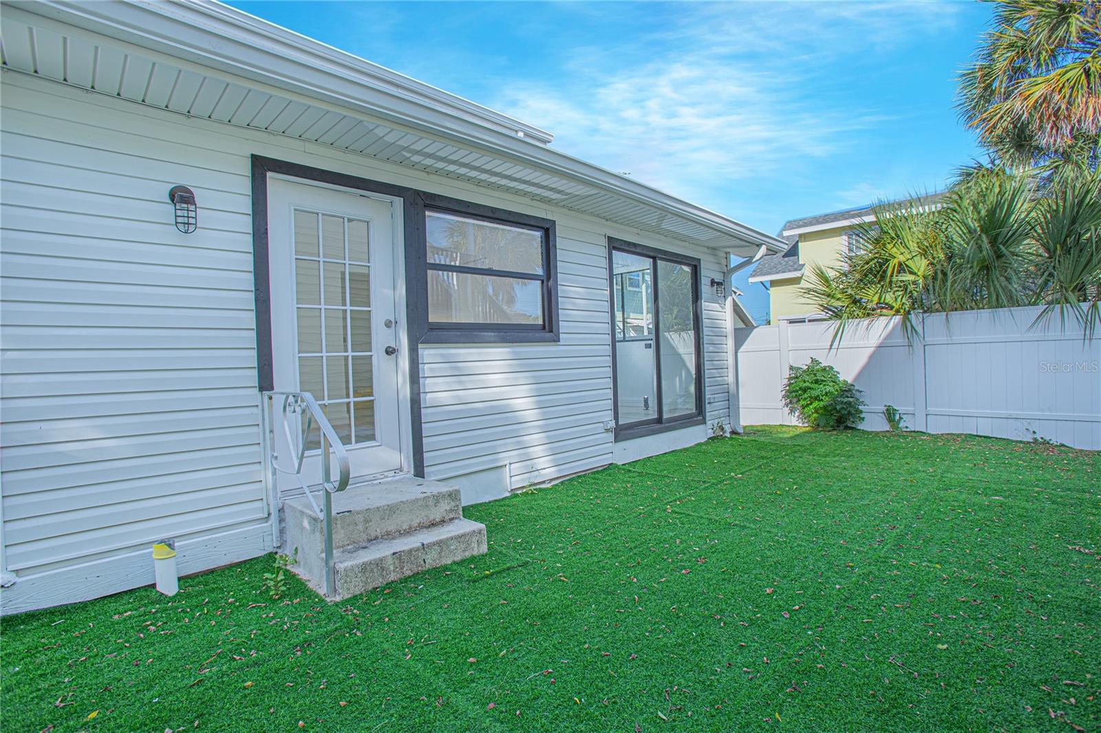 Image 42 of 43 For 207 Oleander Avenue