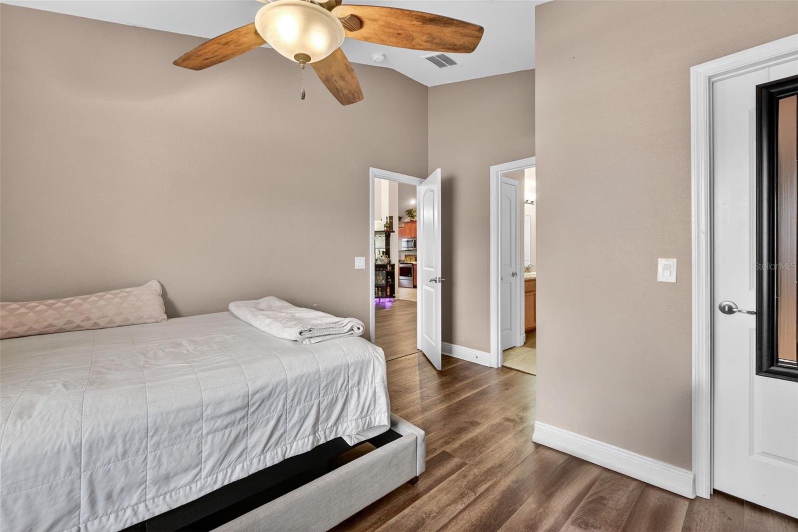 Image 28 of 46 For 383 Buchannan Drive